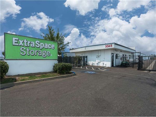 Extra Space Storage facility at 3045 Elkhorn Blvd - North Highlands, CA