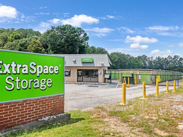 Extra Space Storage facility at 5725 Old National Hwy - College Park, GA
