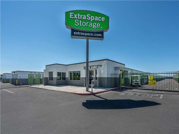 Extra Space Storage facility at 15555 Yates Rd - Victorville, CA
