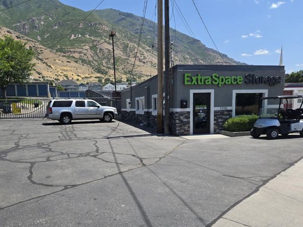 Extra Space Storage facility at 1715 S State St - Provo, UT