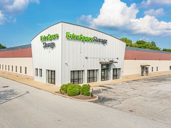 Extra Space Storage facility at 7220 N Lindbergh Blvd - Hazelwood, MO