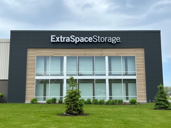 Extra Space Storage facility at 10448 N Port Washington Rd - Mequon, WI