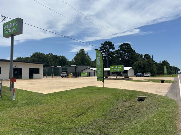 Extra Space Storage facility at 1407 S Kings Hwy - Texarkana, TX
