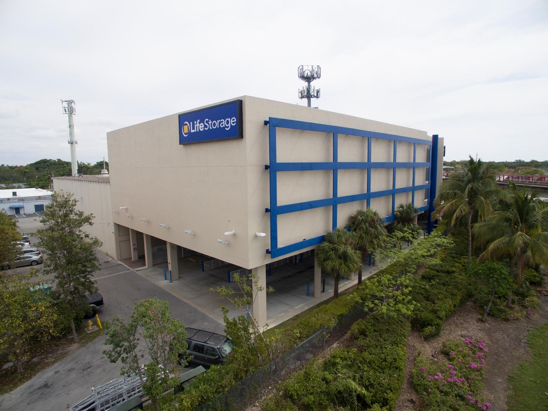 Extra Space Storage  6820 SW 81st Ter in Miami, FL