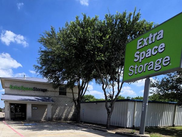 Extra Space Storage facility at 7705 McHard Rd - Houston, TX
