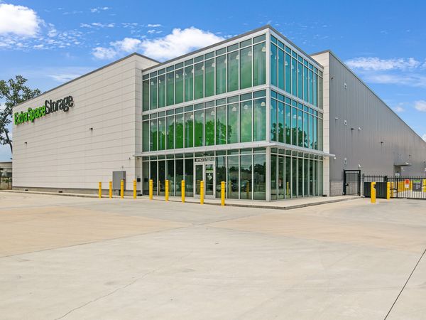 Extra Space Storage facility at 5060 N Palafox St - Pensacola, FL