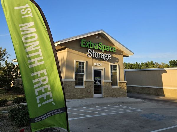 Extra Space Storage facility at 1332 Guard Dr - Dallas, TX