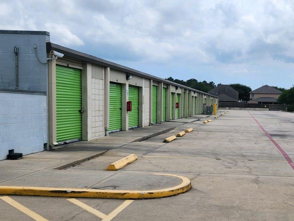 Extra Space Storage  802 E Richey Rd in Houston, TX