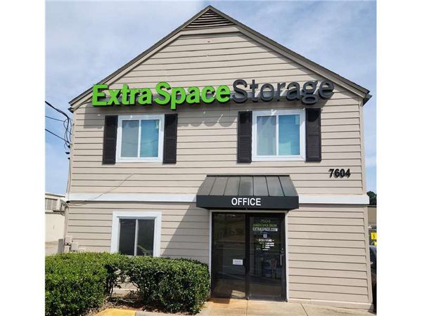 Extra Space Storage facility at 7604 Highway 85 - Riverdale, GA