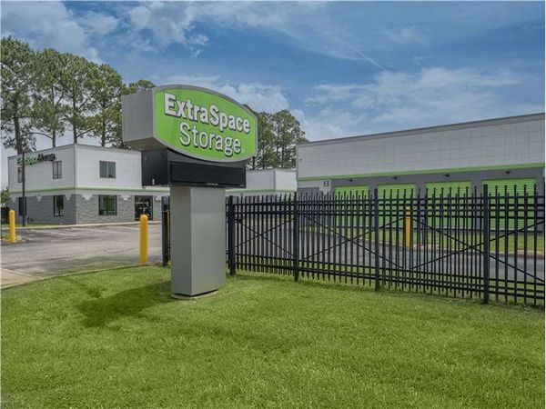 Extra Space Storage facility at 1141 W Pembroke Ave - Hampton, VA