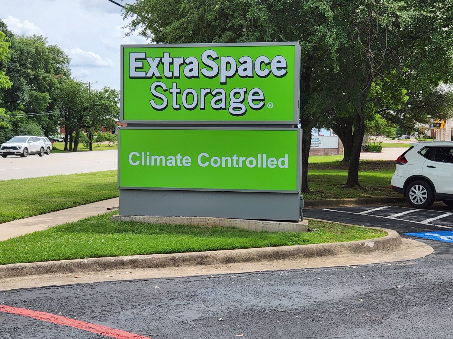 Extra Space Storage  88 Grapevine Hwy in Bedford, TX