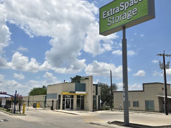 Extra Space Storage facility at 7212 Bandera Rd - Leon Valley, TX