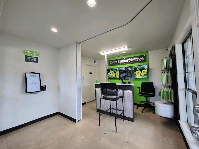 10×20 Garage in San Antonio, TX 907 N Coker Loop San Antonio, Texas 3