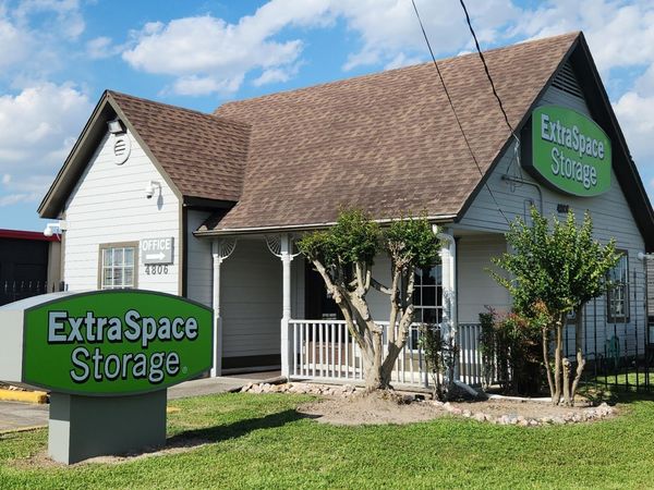 Extra Space Storage facility at 4806 Marie St - Deer Park, TX