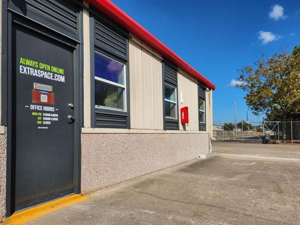 Extra Space Storage facility at 632 Timkin Rd - Tomball, TX