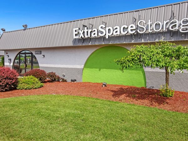 Extra Space Storage facility at 1555 Livingston Ave - North Brunswick, NJ