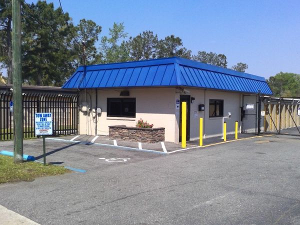 Life Storage facility on 1515 Manotak Ave - Jacksonville, FL