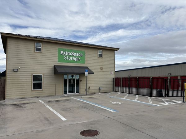 Extra Space Storage facility at 27918 State Road 52 - San Antonio, FL