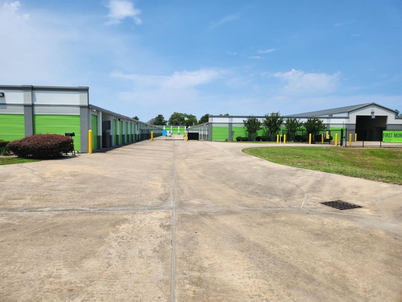 Extra Space Storage in Tomball, TX  23355 State Highway 249 2