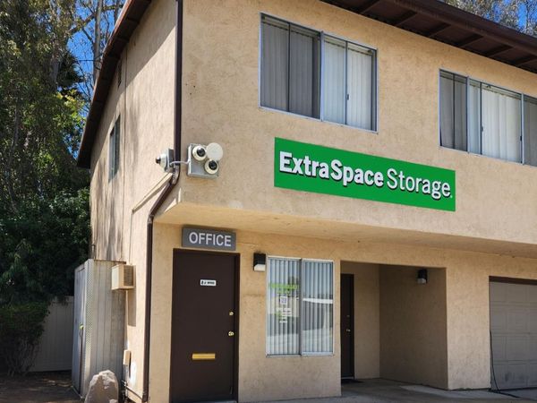 Extra Space Storage facility at 2280 Avenida del Diablo - Escondido, CA