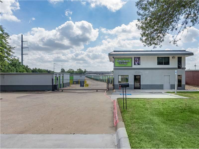 Extra Space Storage  810 S Denton Tap Rd in Coppell, TX