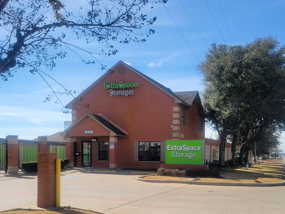 Extra Space Storage in Duncanville, TX  1010 E Highway 67