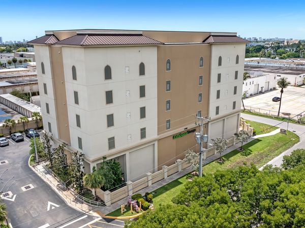 Extra Space Storage facility at 1781 S Park Rd - Hallandale, FL