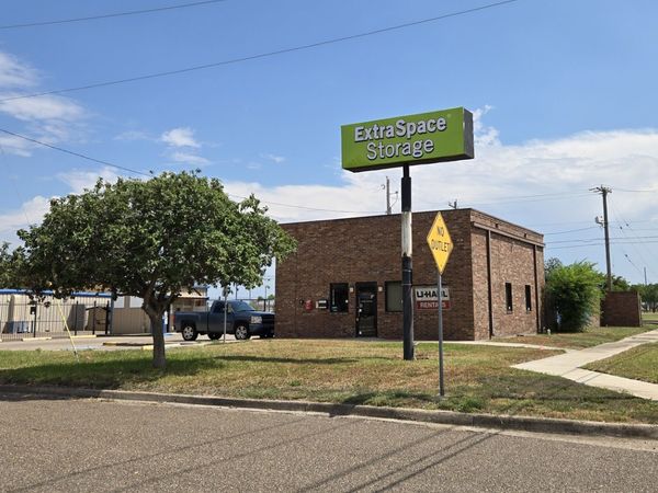 Extra Space Storage facility at 3102 S McColl Rd - Edinburg, TX