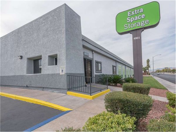 Extra Space Storage facility at 4901 W Oakey Blvd - Las Vegas, NV