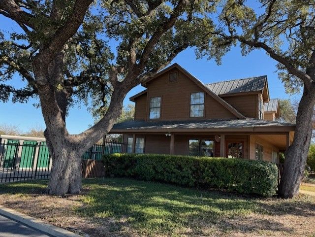 Extra Space Storage  907 N Coker Loop in San Antonio, TX