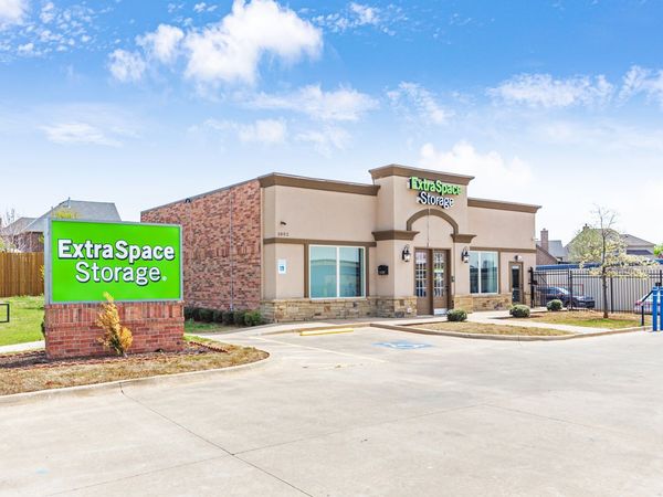 Extra Space Storage facility at 5802 NW 164th St - Edmond, OK