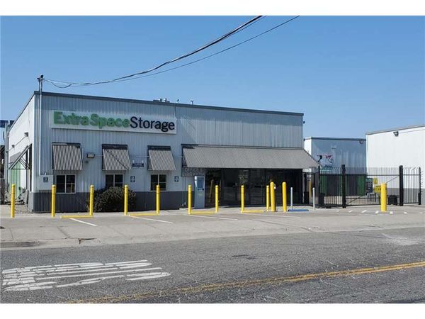 Extra Space Storage facility at 601 Cedar St - Berkeley, CA