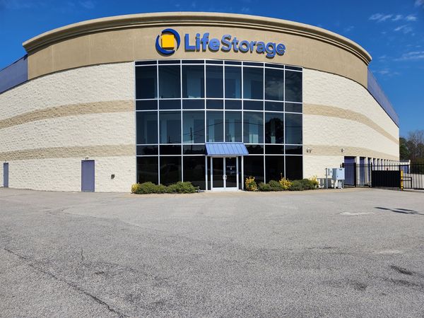 Life Storage facility on 809 Chapel Hill Rd - Spring Lake, NC