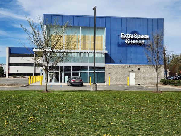 Extra Space Storage facility at 188 State Route 10 - East Hanover, NJ