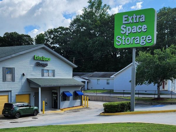 Extra Space Storage facility at 10240 Veterans Memorial Hwy - Lithia Springs, GA