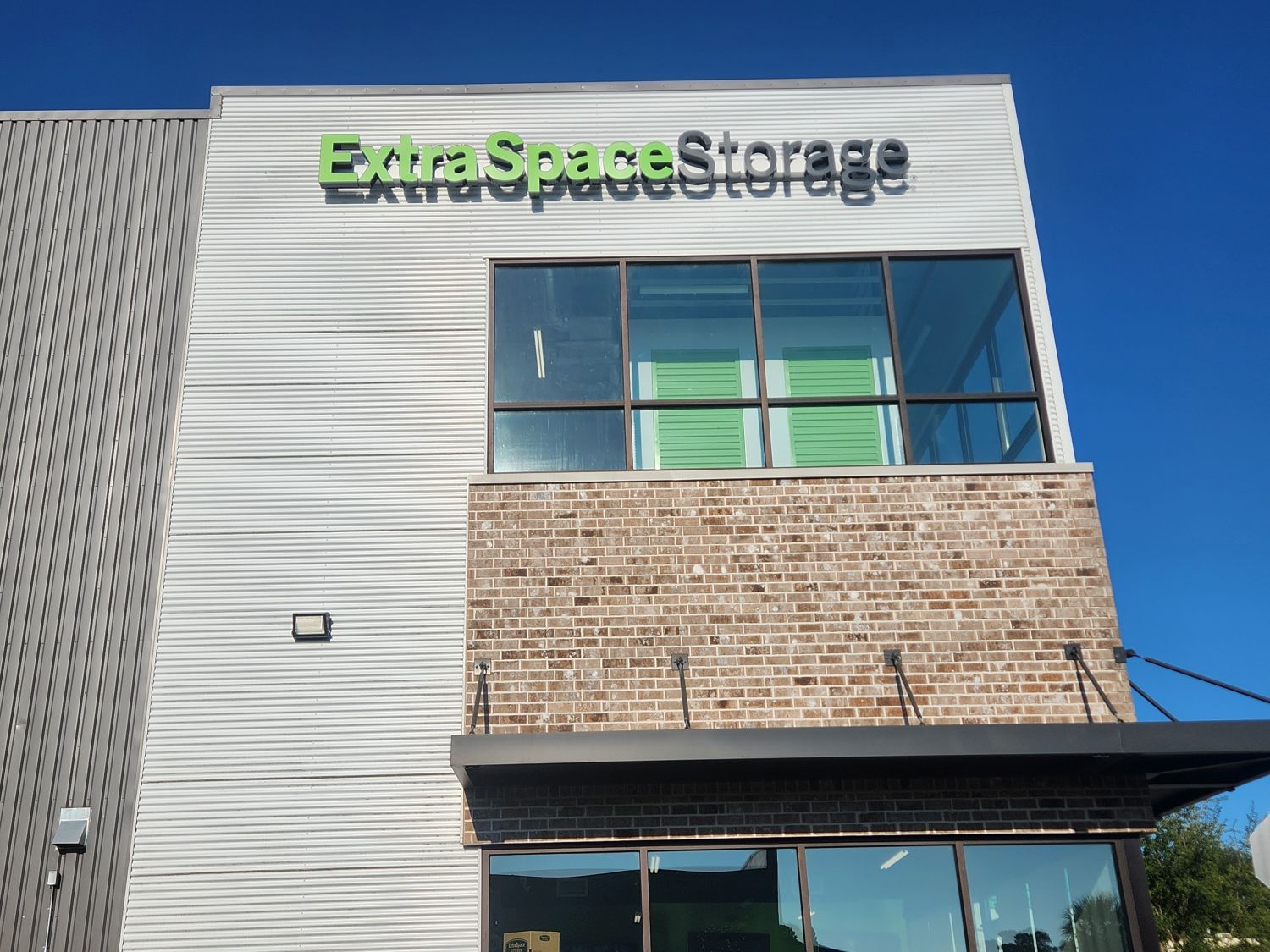 Extra Space Storage in Savannah, GA  330 Johnny Mercer Blvd