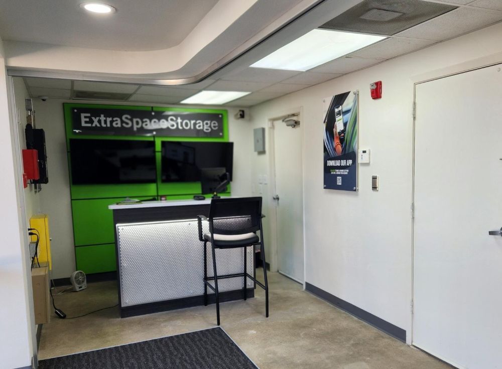 Extra Space Storage in Beaumont, TX 1655 S Major Dr 3