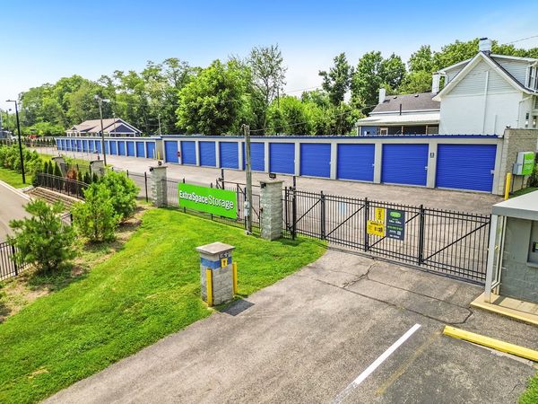 Extra Space Storage facility at 142 Market St - Charlestown, IN