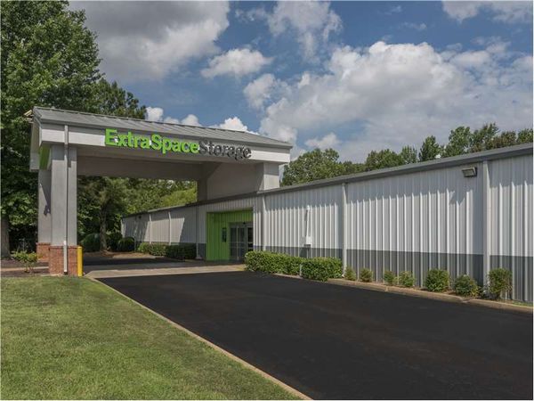 Extra Space Storage facility at 7954 Patriot Cv - Cordova, TN