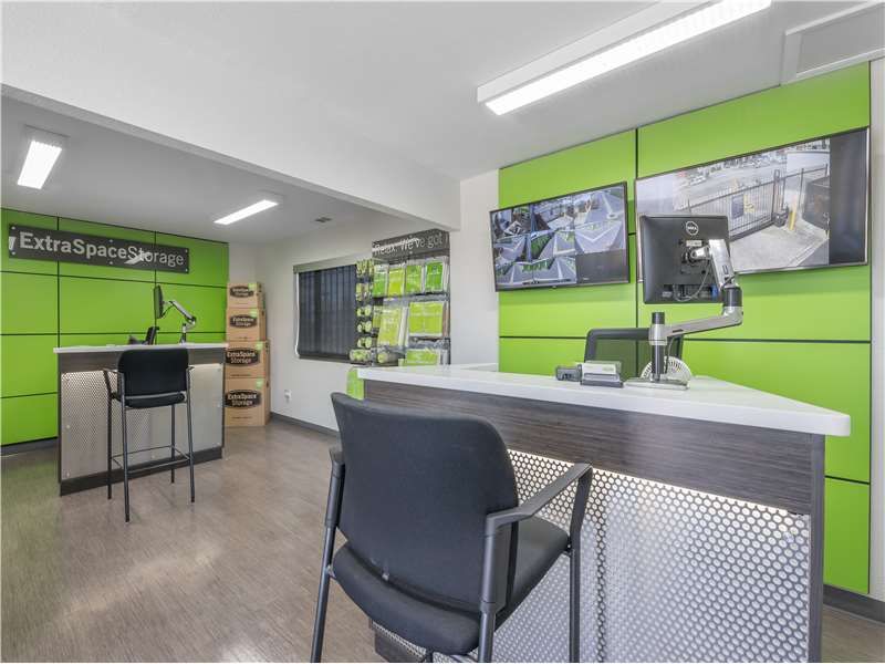 20×10 Self Storage Unit in Oakland, CA 210 Fallon St Oakland, California 3