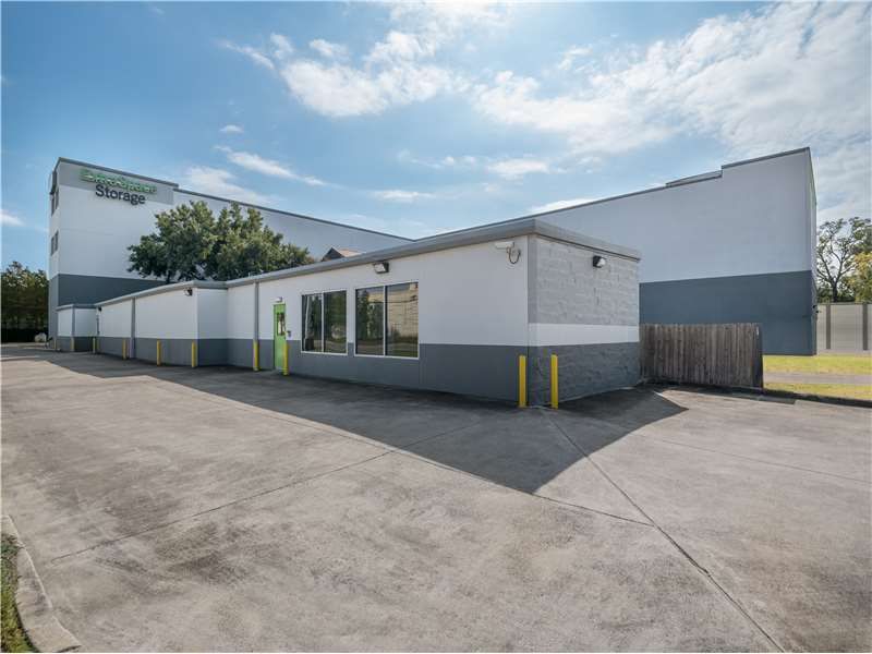 Extra Space Storage  7879 Katy Fwy in Houston, TX