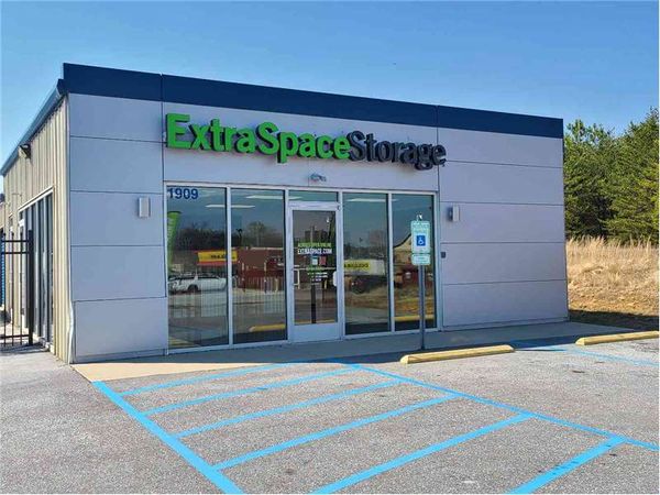 Extra Space Storage facility at 1909 Boiling Springs Rd - Boiling Springs, SC