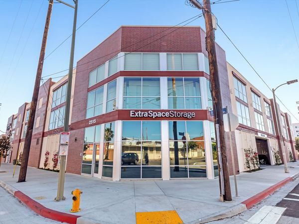 Extra Space Storage facility at 2515 S Broadway - Los Angeles, CA