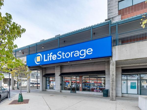 Extra Space Storage facility at 7524 N Paulina St - Chicago, IL