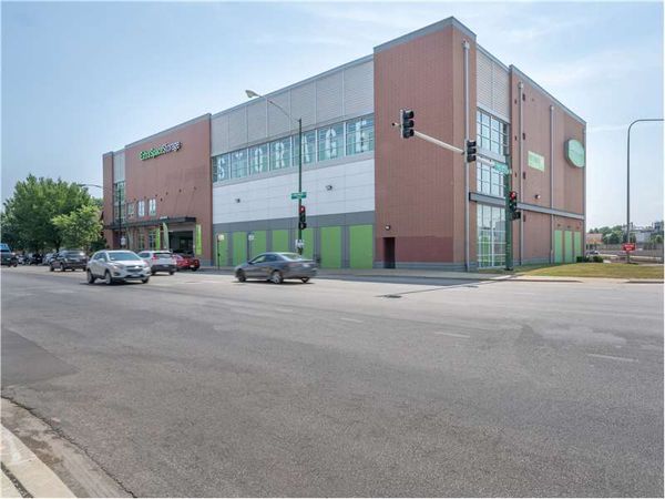 Extra Space Storage facility at 4455 W Montrose Ave - Chicago, IL