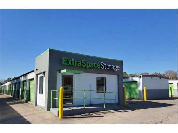 Extra Space Storage facility at 7007 S Lake Houston Pkwy - Houston, TX