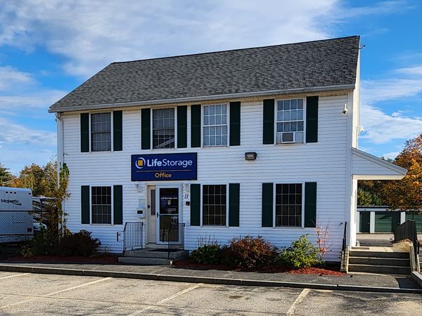 Extra Space Storage facility at 11 Integra Dr - Concord, NH