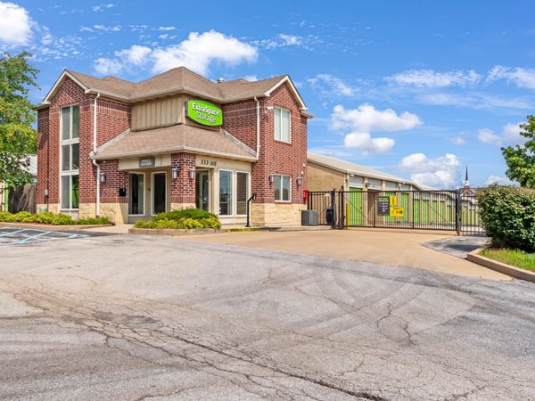 Extra Space Storage facility at 301 Meramec Station Rd - Manchester, MO