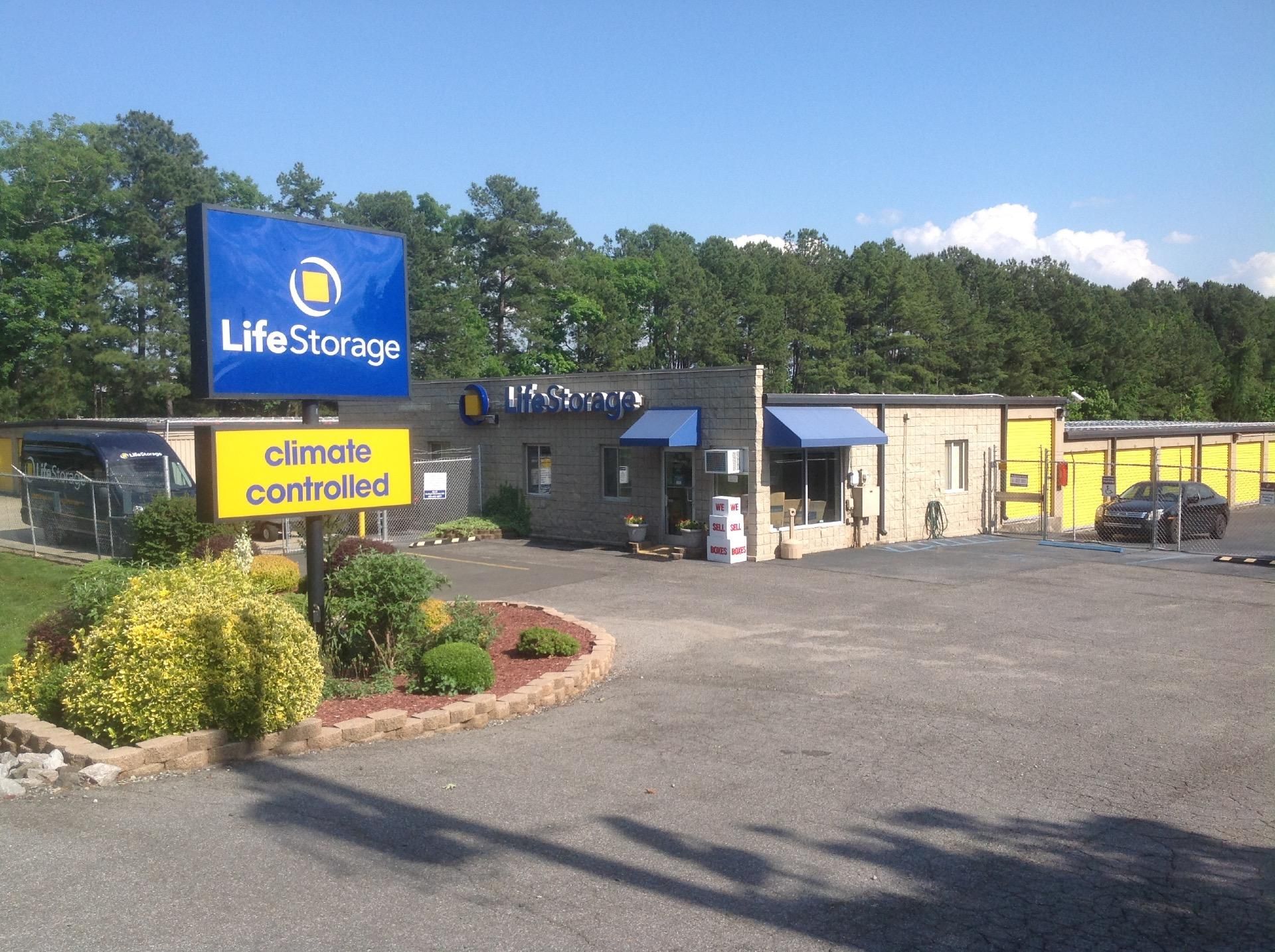20×10 Self Storage Unit in Durham, NC 4417 Hillsborough Rd Durham, North Carolina