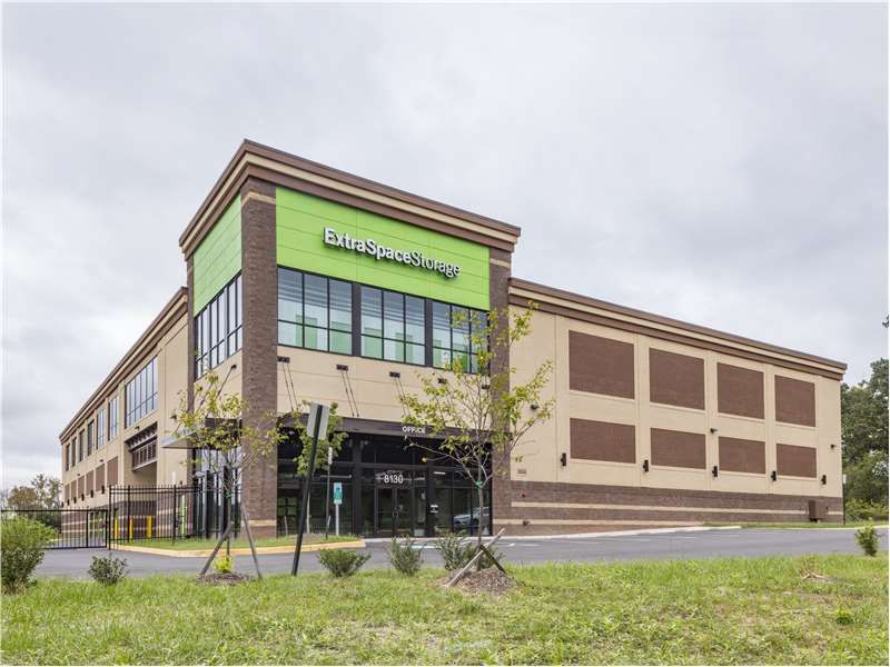Extra Space Storage  8130 Oak St in Manassas, VA